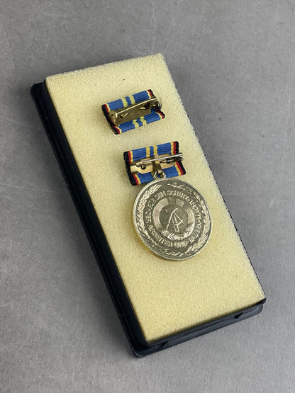 Østtysk DDR Medalje i æske. Original.