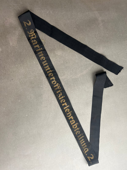 WW2 Tysk Kriegsmarine Matros Huebånd "2. Marineunteroffizierlehrabteilung. 2.". Original.