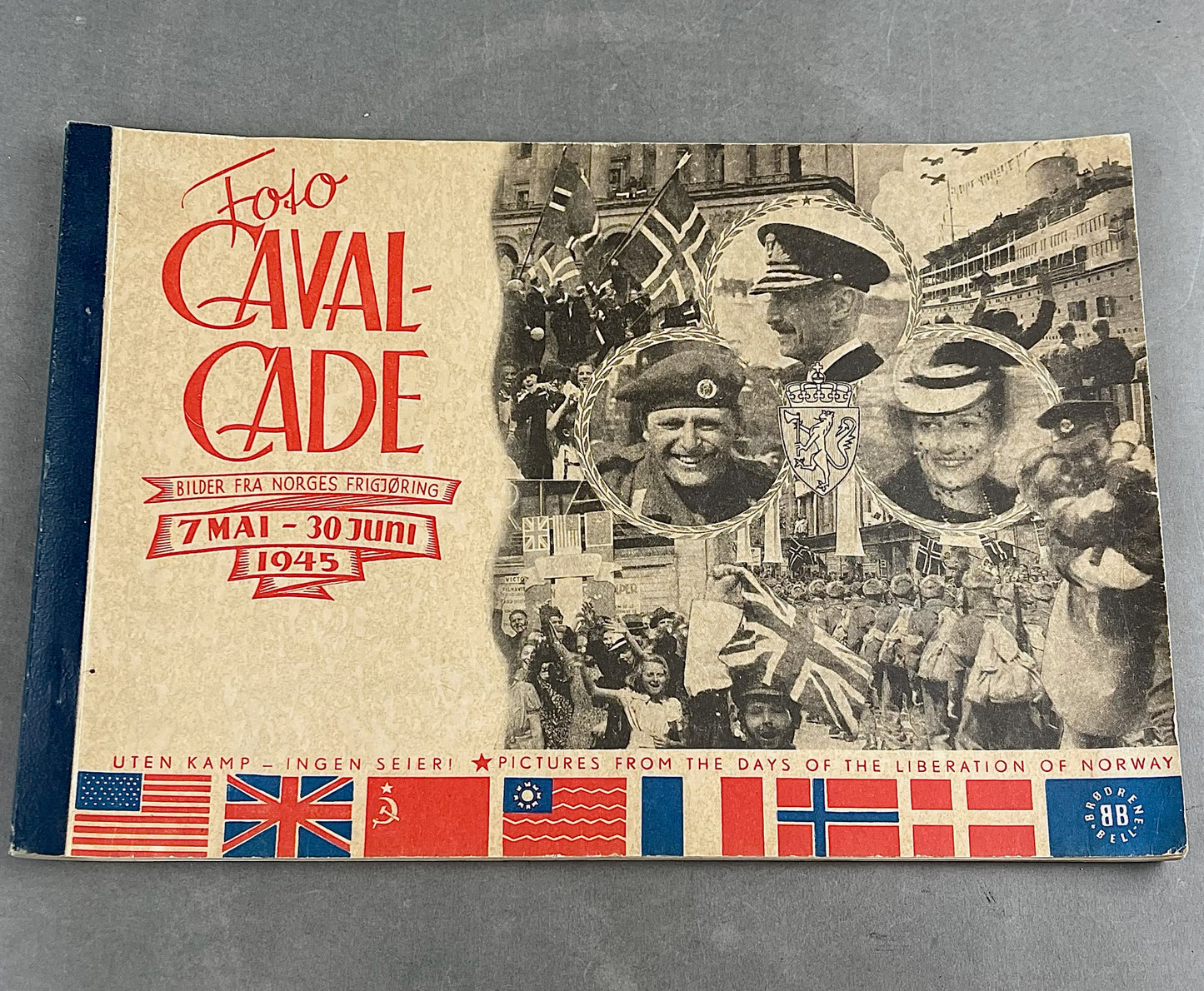 WW2 Norsk Bog med billeder fra befrielsen af Norge. Original.