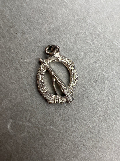 WW2 Tysk 1957-model Miniature Infanterie Sturmabzeichen vedhæng. Original.