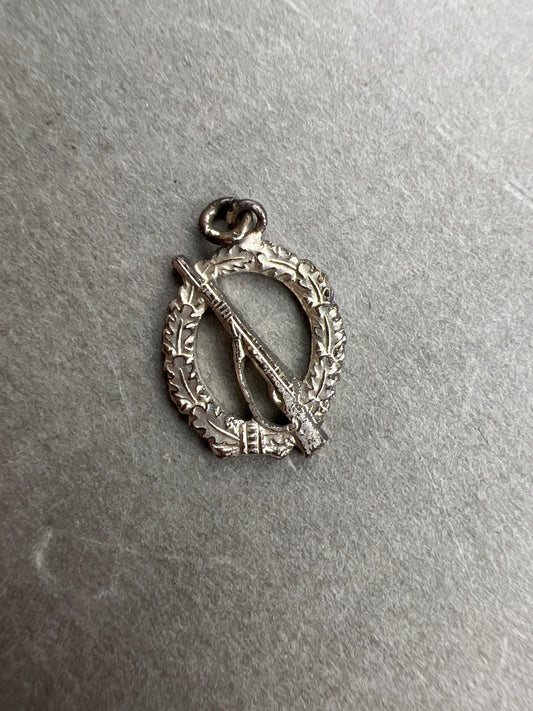 WW2 Tysk 1957-model Miniature Infanterie Sturmabzeichen vedhæng. Original.