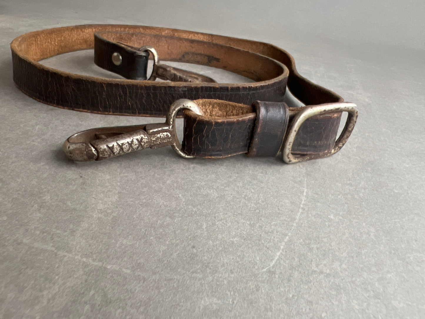 WW2 Tysk HJ Skrårem. Brunt læder. Original.