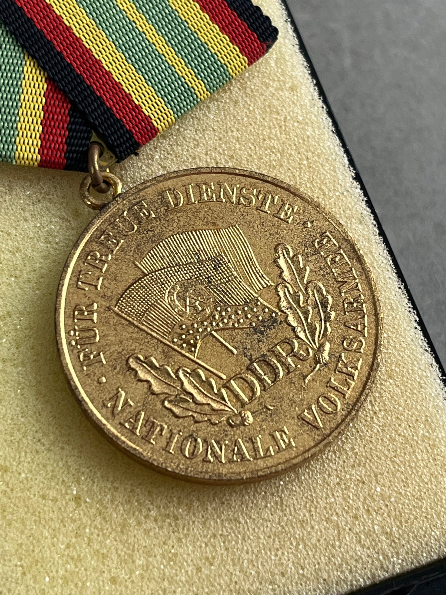 Østtysk DDR Medalje. I æske. Original.