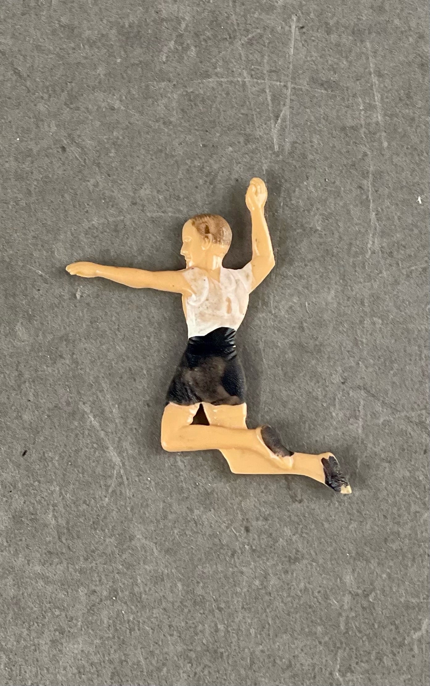 WW2 Tysk WHW "HJ/BDM" Figur. Original.