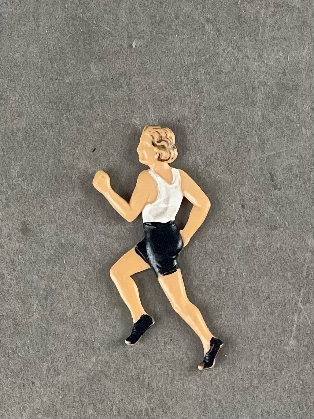 WW2 Tysk WHW "HJ/BDM" Figur. Original.