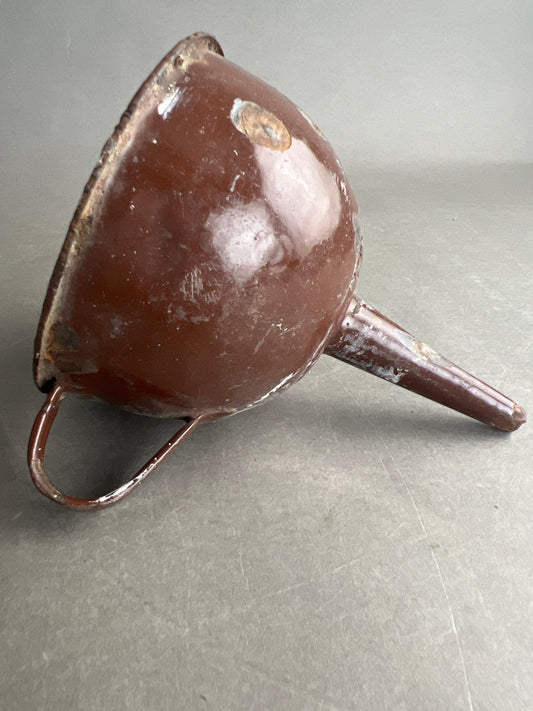 WW2 Tysk Genbrugt Gasmaske filter til at lave en tragt. Original.