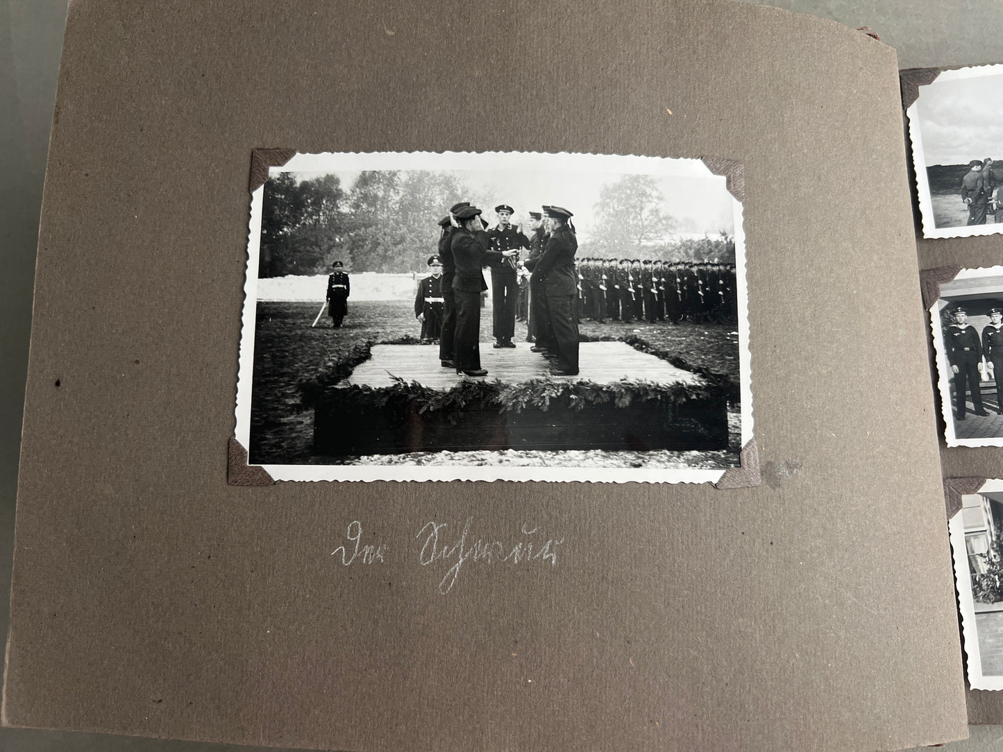 WW2 Tysk Kriegsmarine Fotoalbum. Gode billeder af soldater, skibe, træning, mv. 59 billeder. Original.