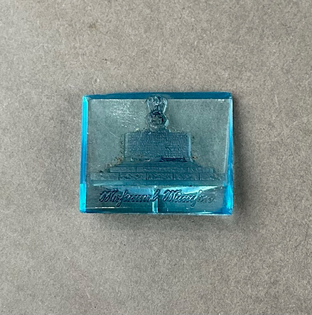 WW2 Tysk  WHW Glas tinnie. Original.