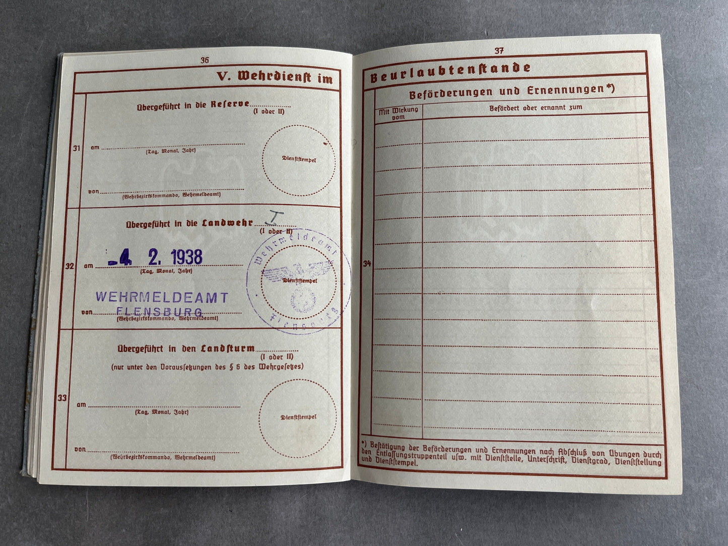 WW2 Tysk Wehrpass. Fra Flensburg med dansk efternavn "Petersen". Original.