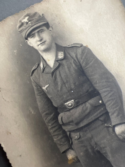 WW2 Tysk Luftwaffe Foto-Postkort. I kampuniform. Original.