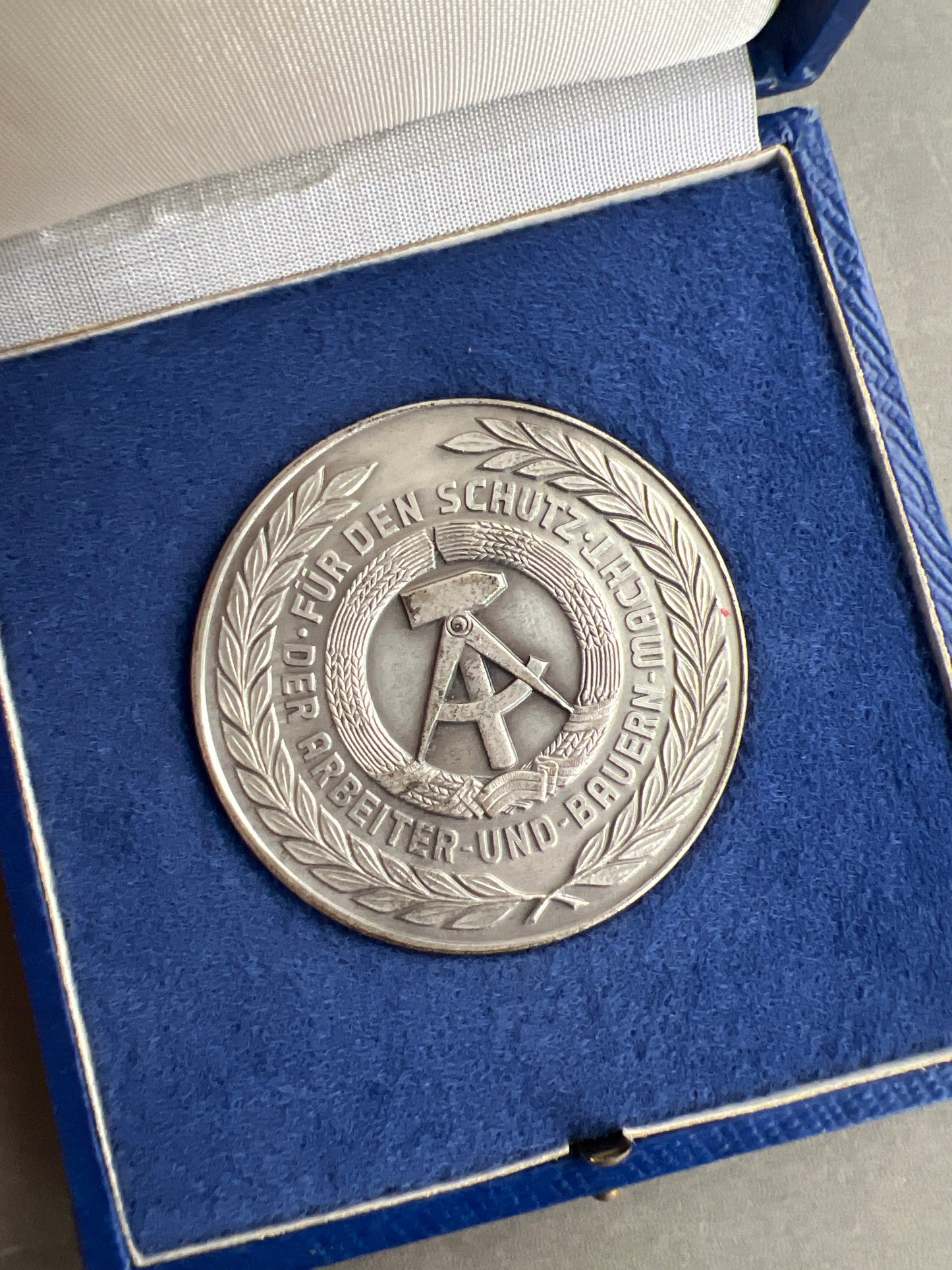 Østtysk DDR Medalje i æske. Original.