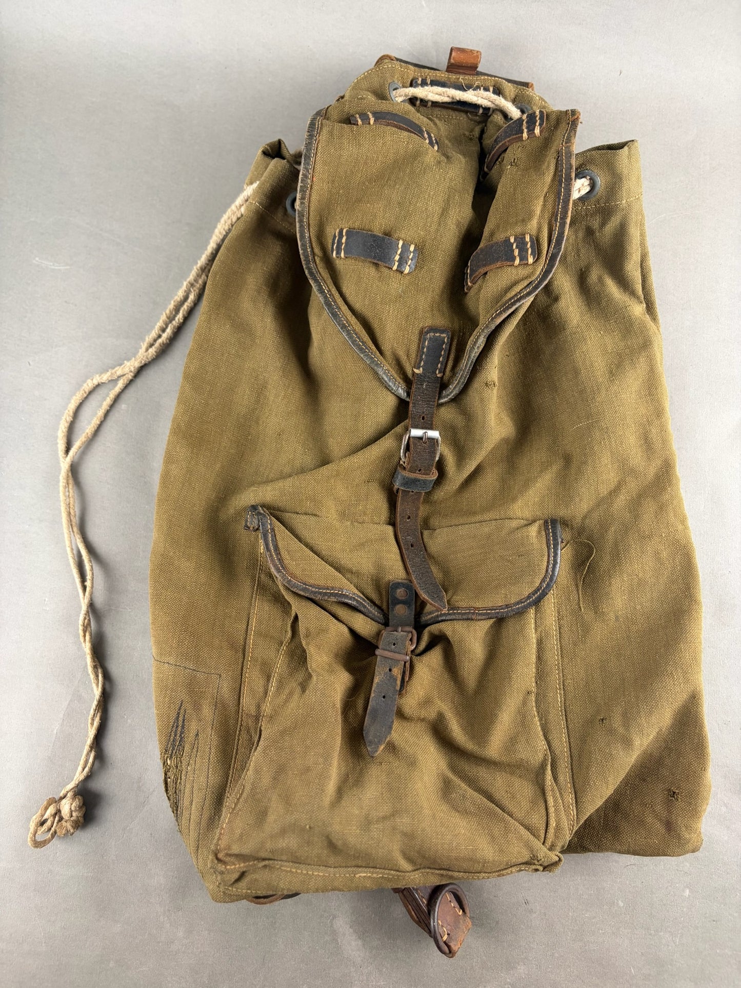 WW2 Tysk Heer "Storm" Kamprygsæk. Flot stand! Original.