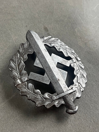WW2 Tysk 3. Model "SA Sportabzeichen" i Sølv. Original.