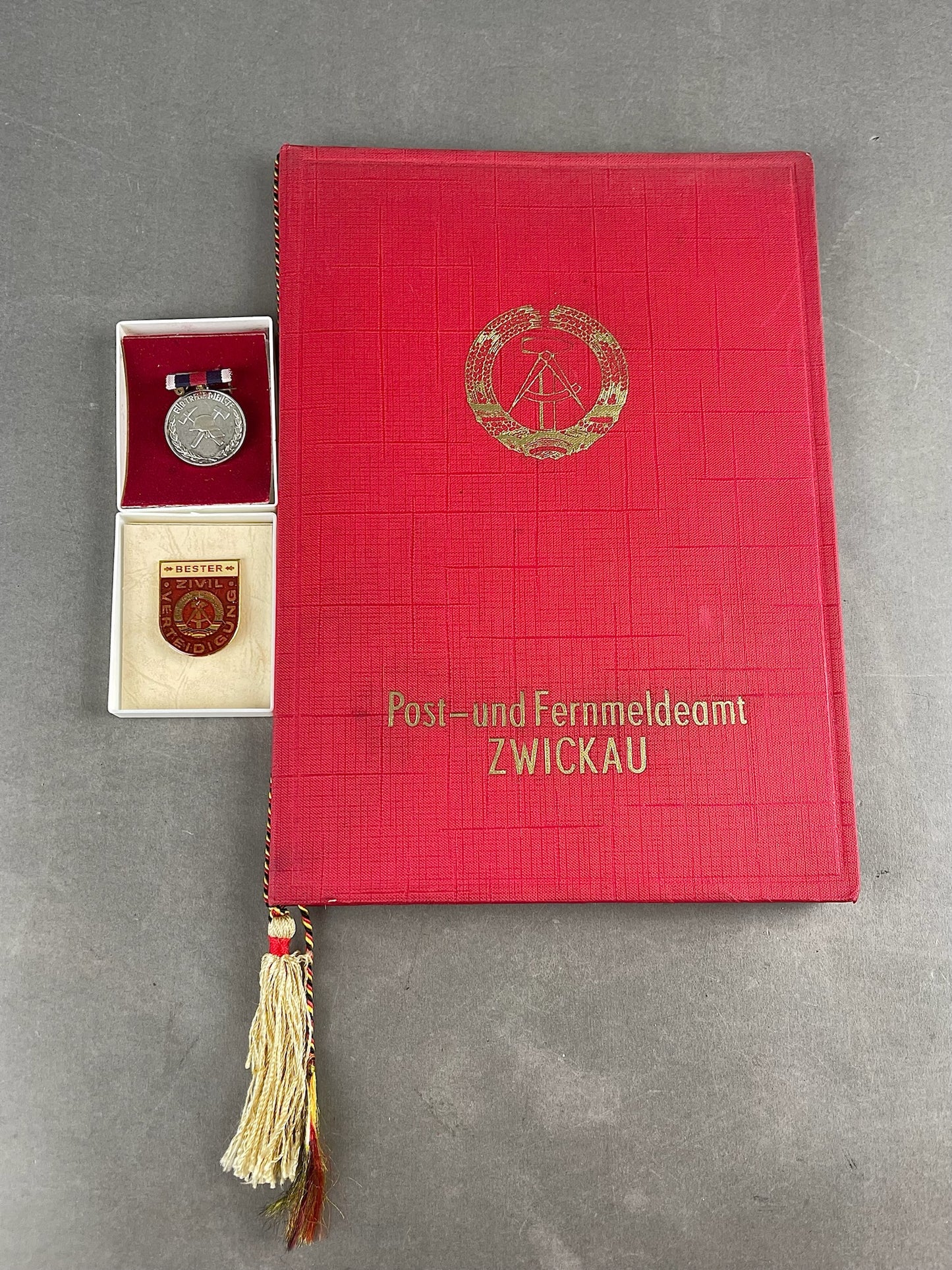 Østtysk DDR Urkunde/Medalje Lot. Original.
