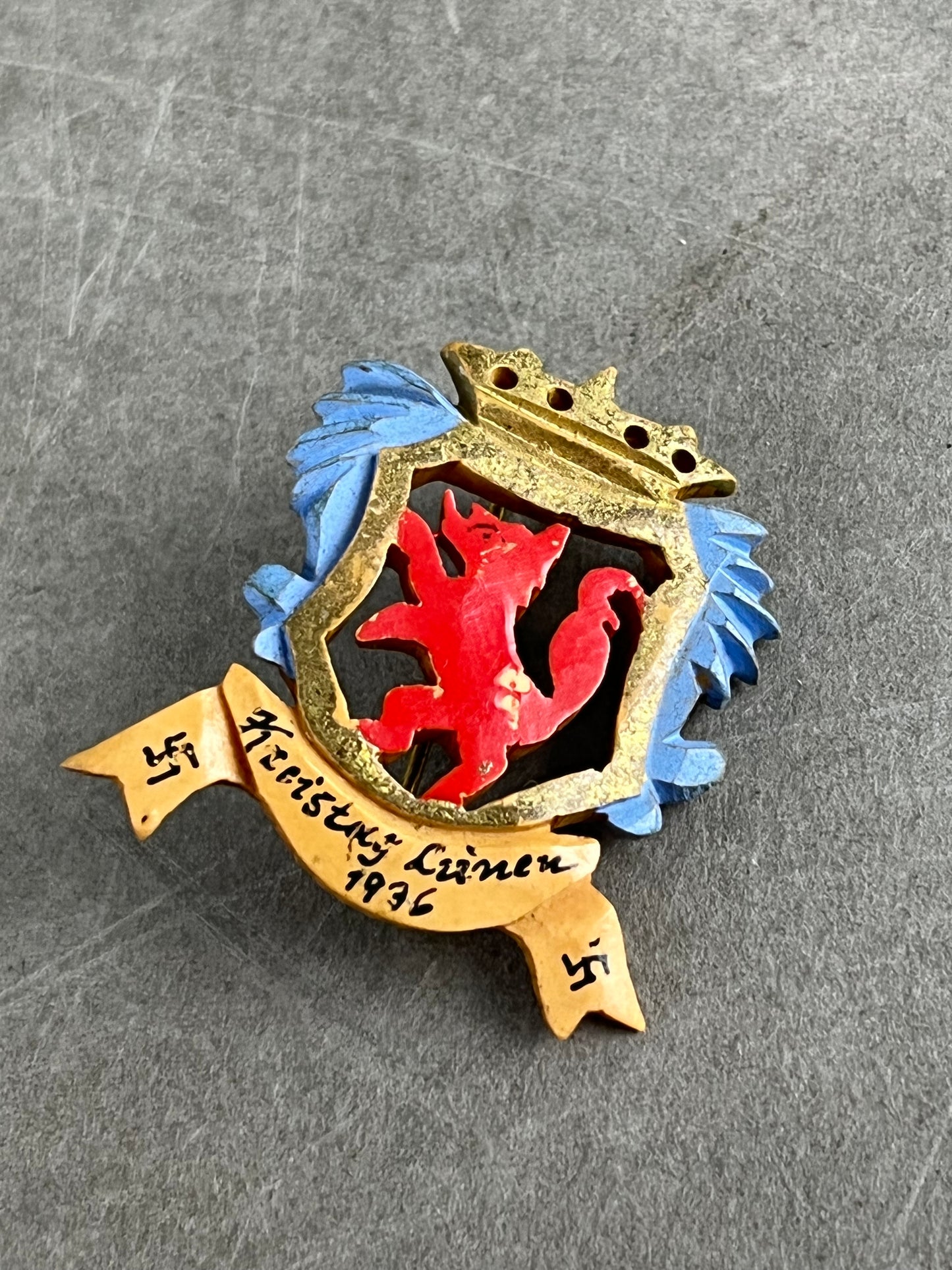 WW2 Tysk Tidlig 1936 NSDAP Tinnie i træ. Original.