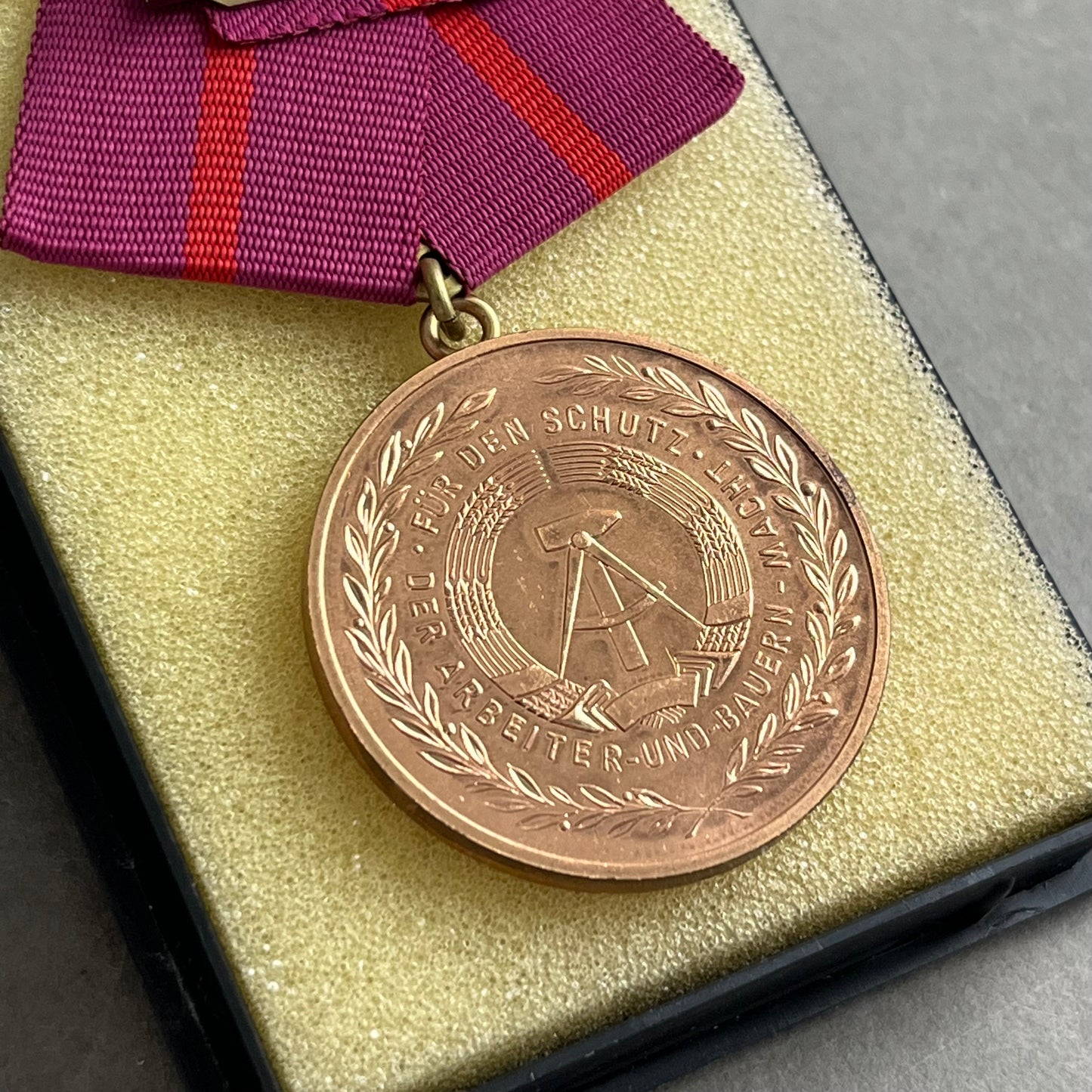 Østtysk DDR Medalje. I æske. Original.