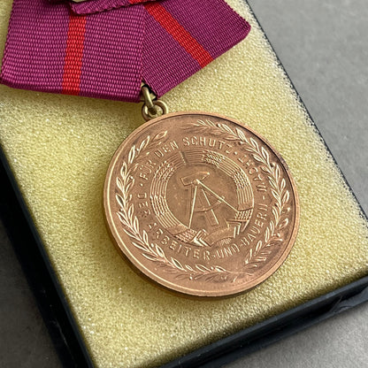 Østtysk DDR Medalje. I æske. Original.
