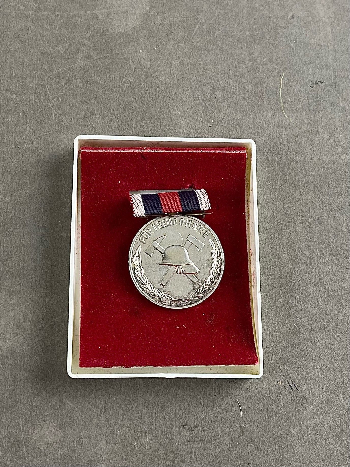 Østtysk DDR Urkunde/Medalje Lot. Original.