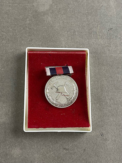 Østtysk DDR Urkunde/Medalje Lot. Original.