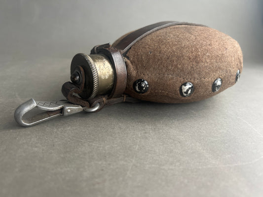 WW2 Tysk Politisk Feltflaske. Godt stemplet med fremstiller og år 1939. Original.