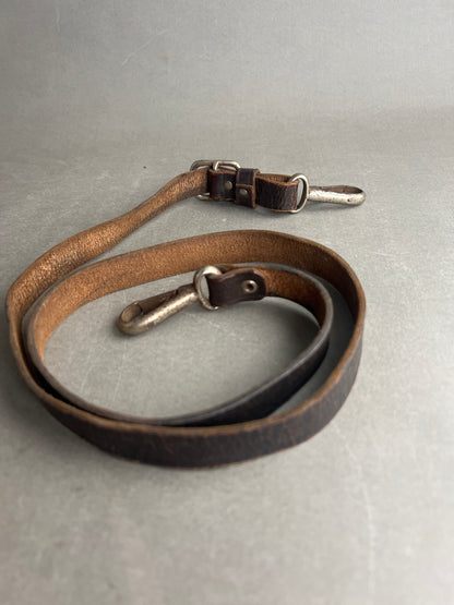 WW2 Tysk HJ Skrårem. Brunt læder. Original.