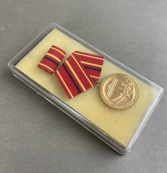 Østtysk DDR Medalje i Æske. Original.
