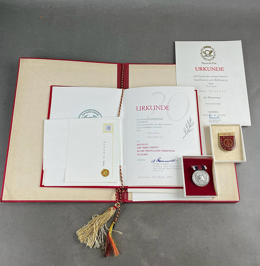 Østtysk DDR Urkunde/Medalje Lot. Original.