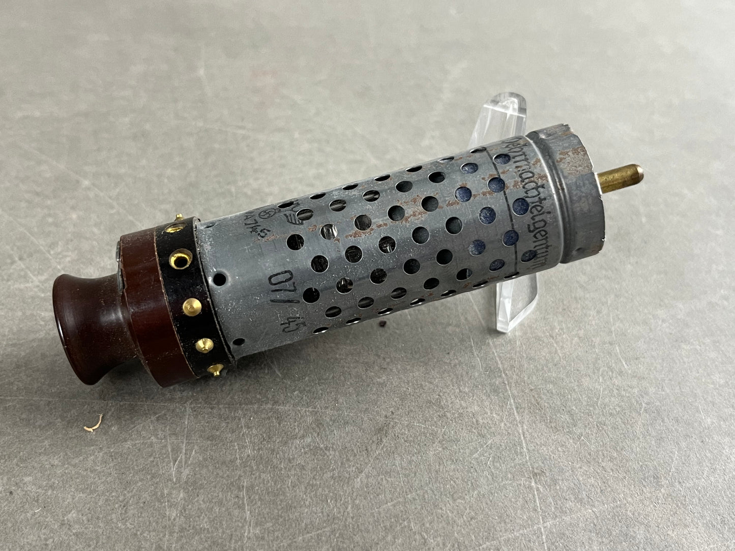 WW2 Tysk Radiorør. Godt stemplet med WaA og "Wehrmacht". Original.