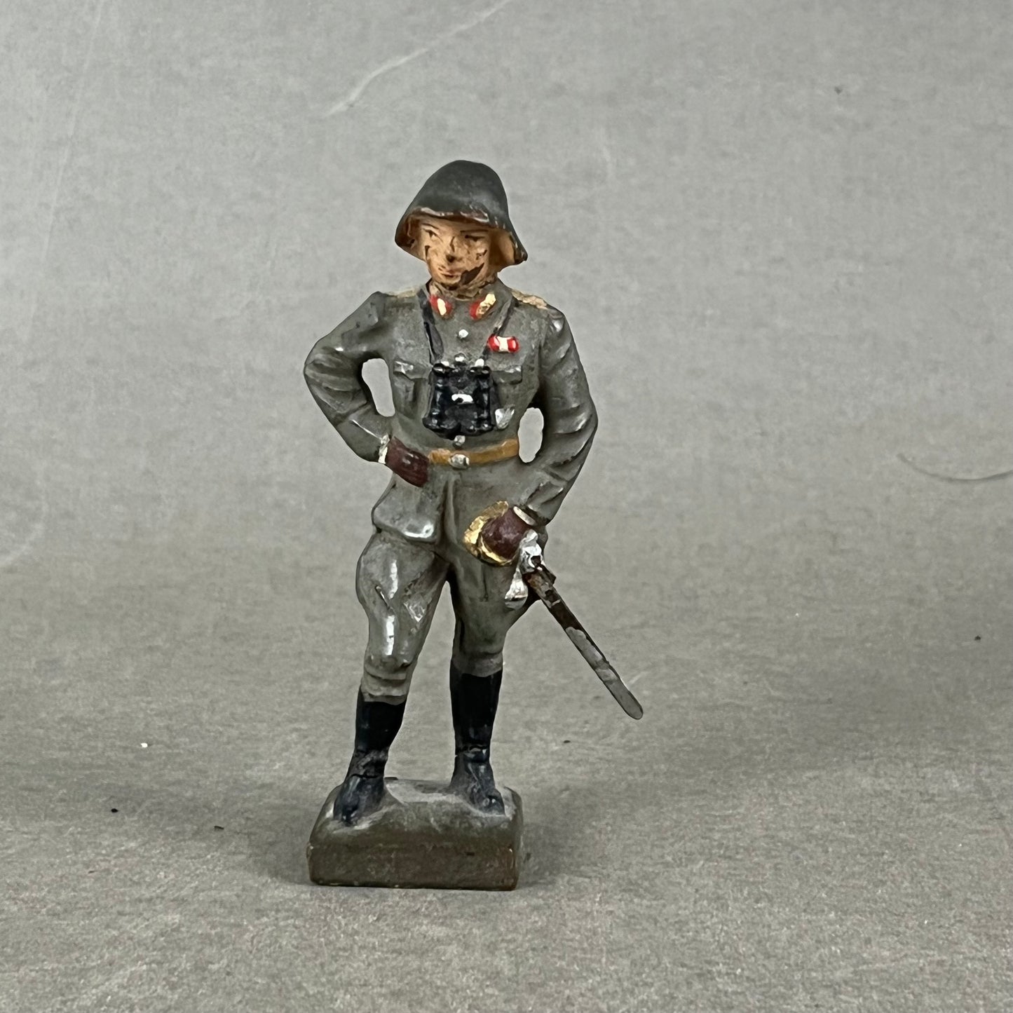 WW2 Tysk Lineol Legetøjssoldat. Original.