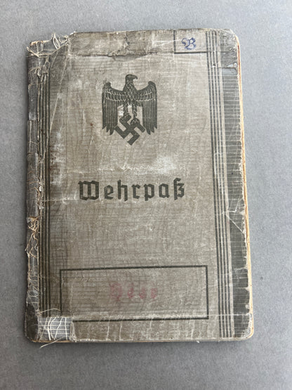 WW2 Tysk Wehrmacht Wehrpass fra en MG34 Skytte. Original.