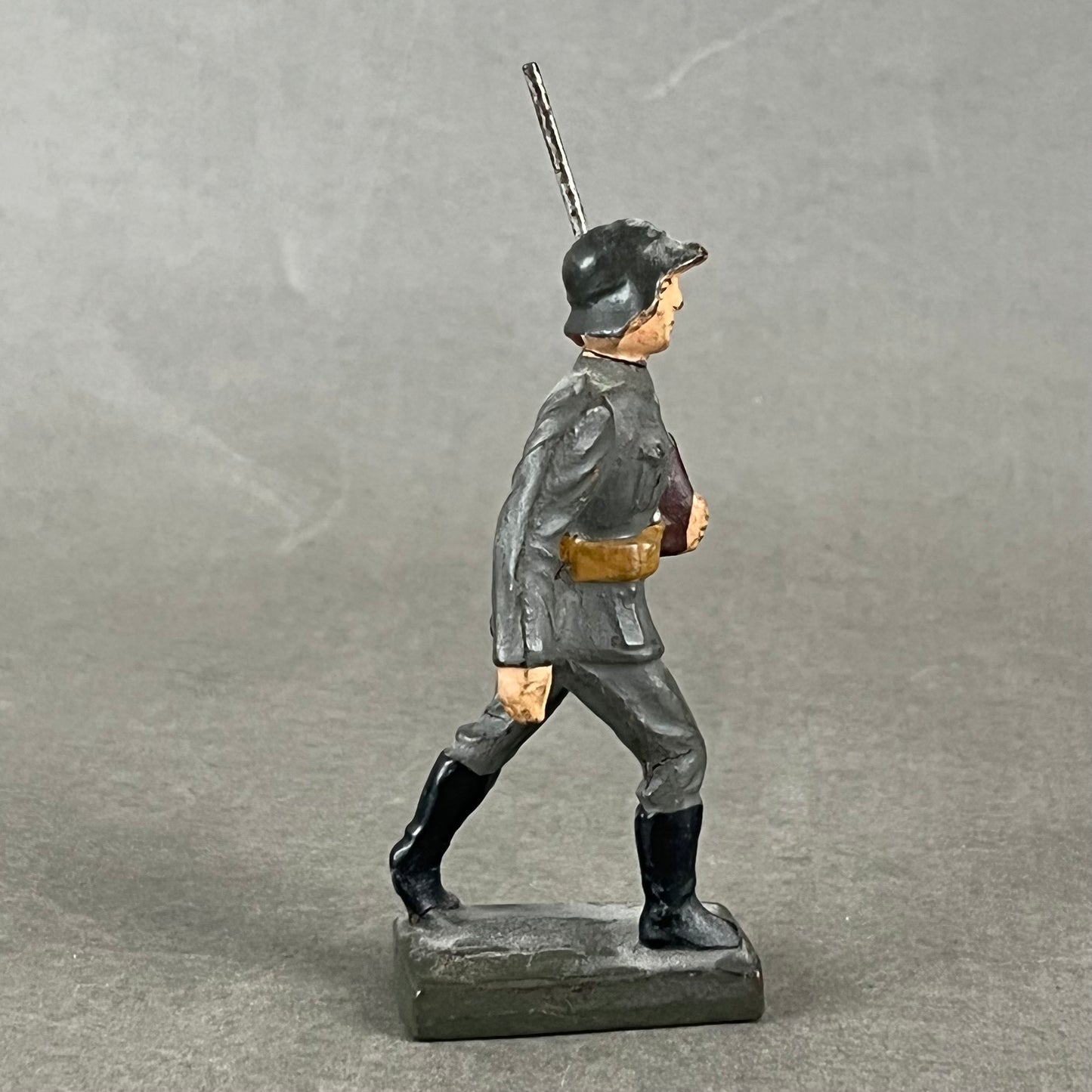 WW2 Tysk Lineol Legetøjssoldat. Original.
