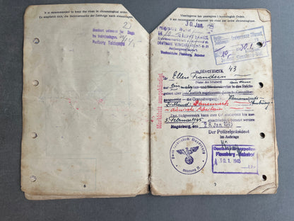 WW2 Dansk Rejsepas med tyske stempler. Original.