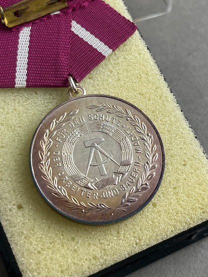 Østtysk DDR Medalje. I æske. Original.