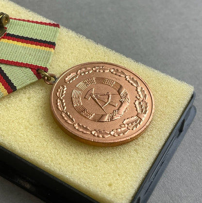 Østtysk DDR Medalje i Æske. Original.