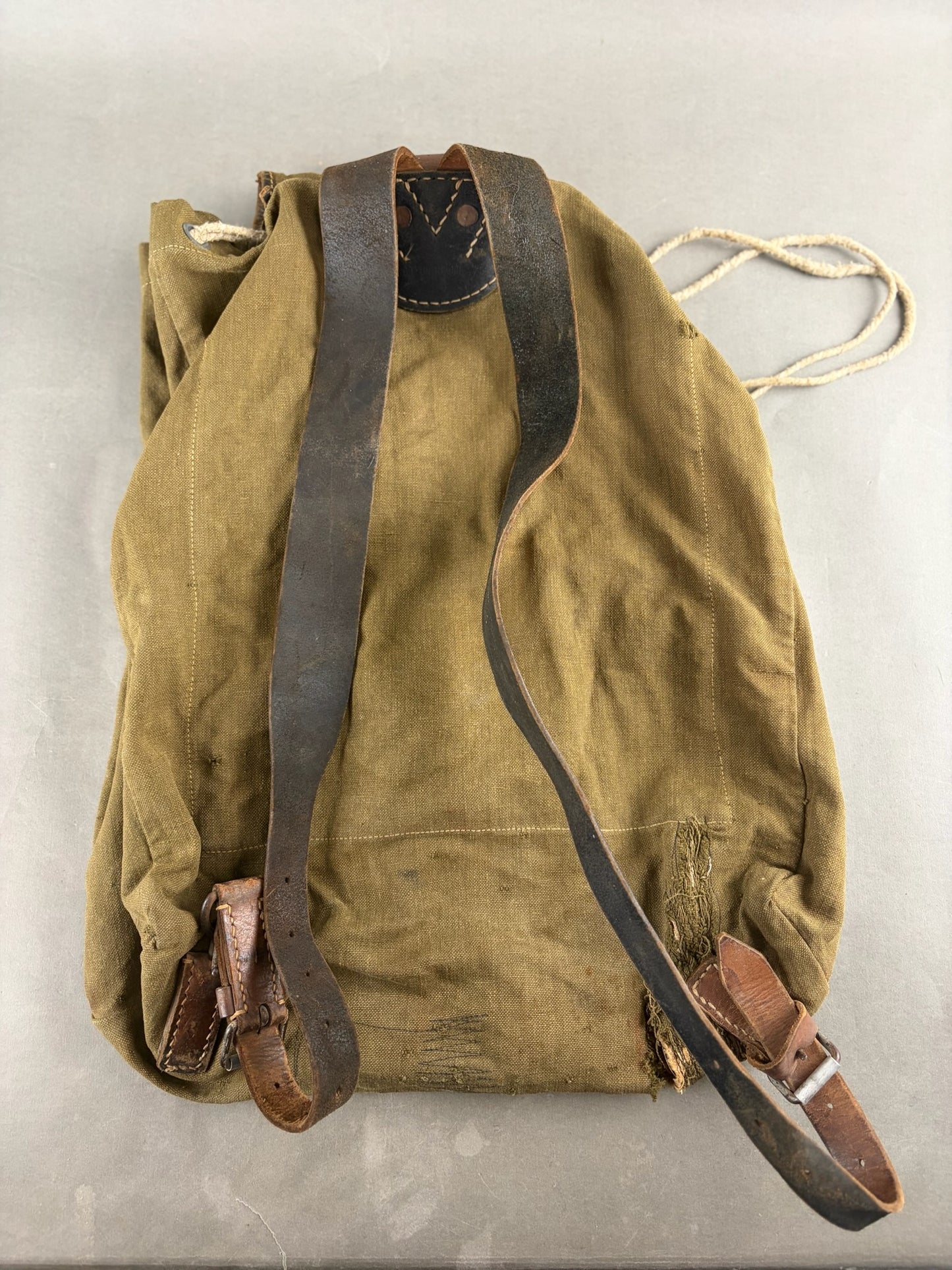 WW2 Tysk Heer "Storm" Kamprygsæk. Flot stand! Original.