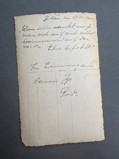 WW2 Tysk Wehrmacht Foto-postkort. Med medalje og båndspange. Original.