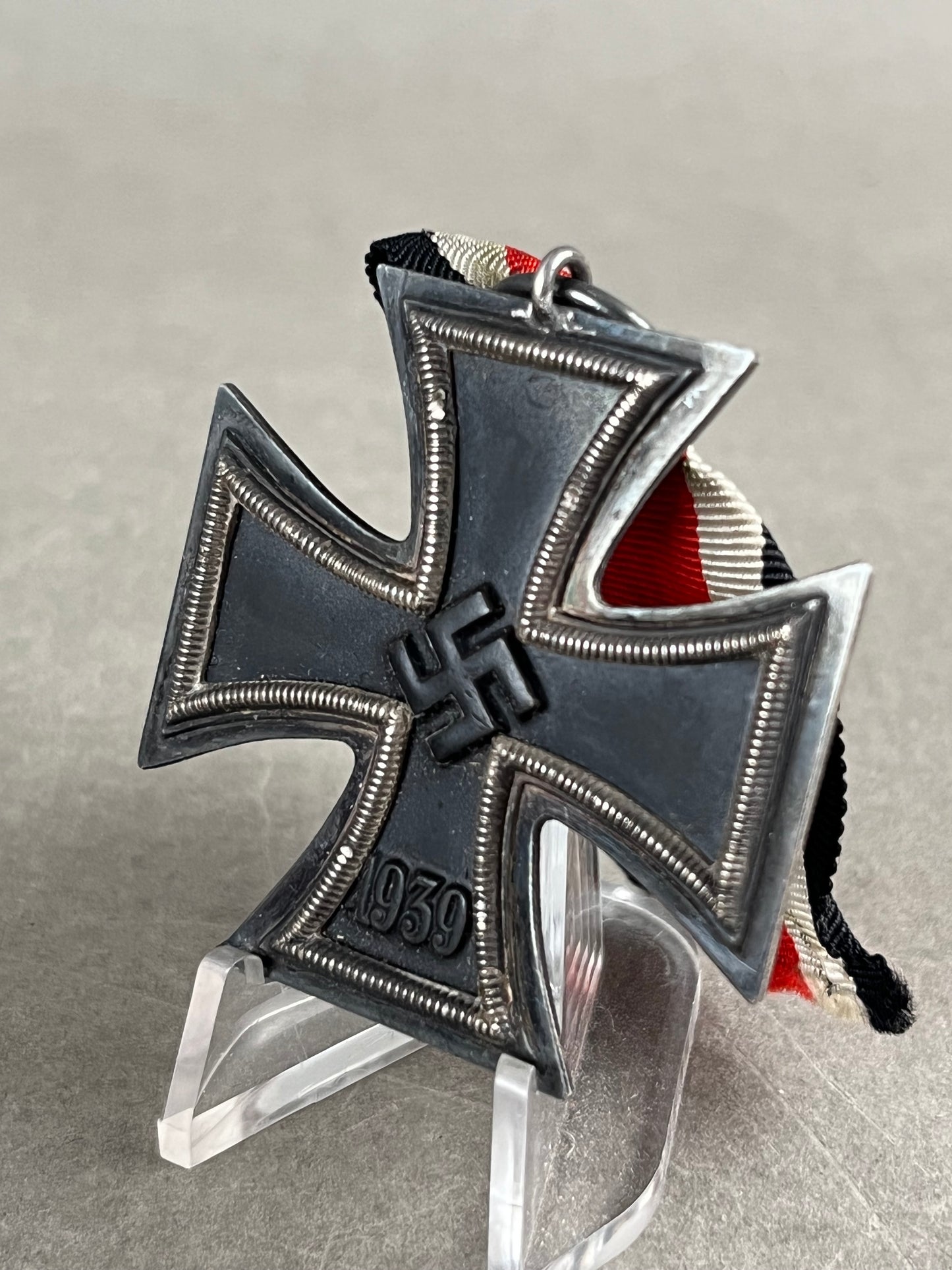 WW2 Tysk Jernkors 2. Klasse. Stemplet fremstiller "65" i ringen. Original.
