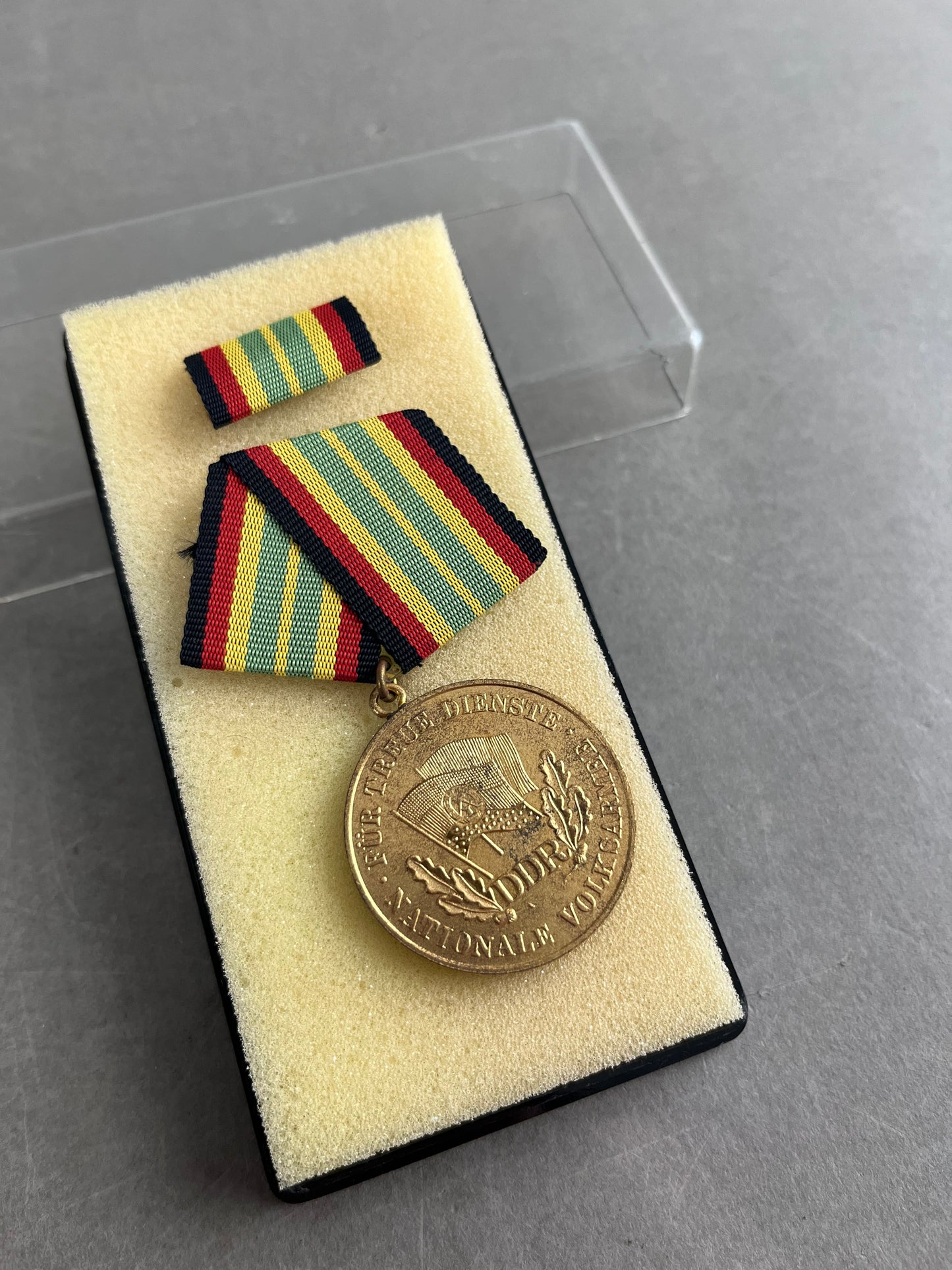 Østtysk DDR Medalje. I æske. Original.