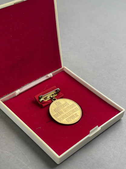 Østtysk DDR Medalje i æske. Original.
