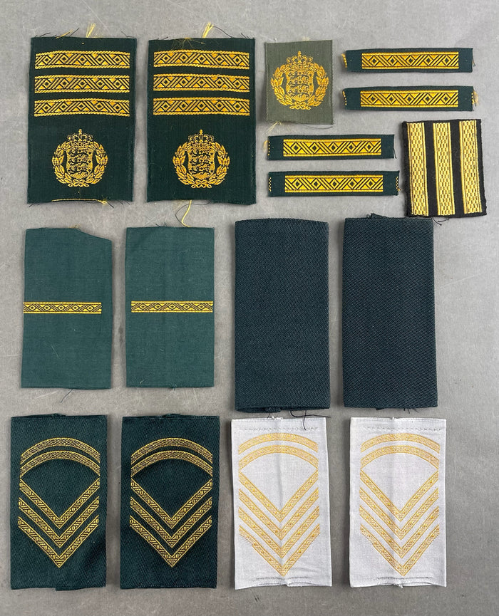 Blandet Lot af Danske Militær Stofmærker. Original.