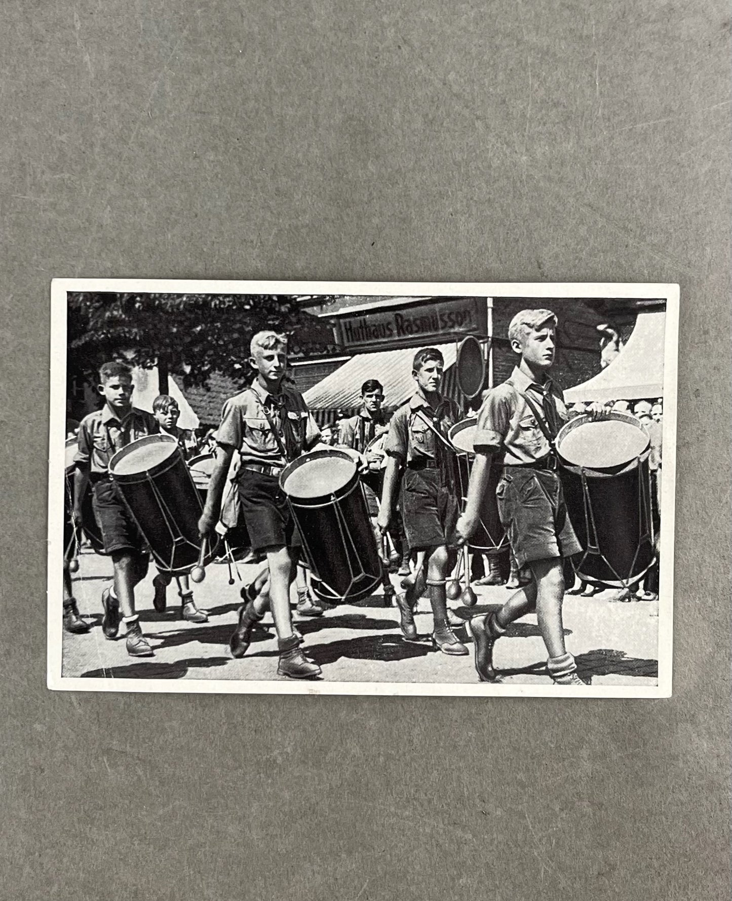 WW2 Tysk "Cigaretten Album" Billede. Godt HJ motiv. Original.