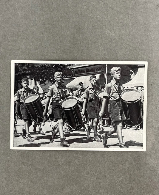 WW2 Tysk "Cigaretten Album" Billede. Godt HJ motiv. Original.