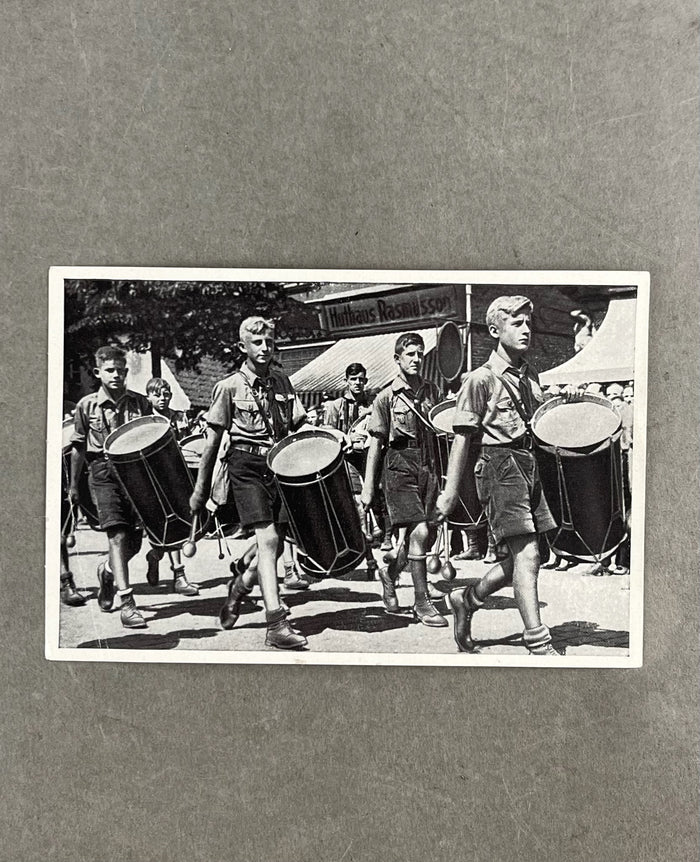 WW2 Tysk "Cigaretten Album" Billede. Godt HJ motiv. Original.