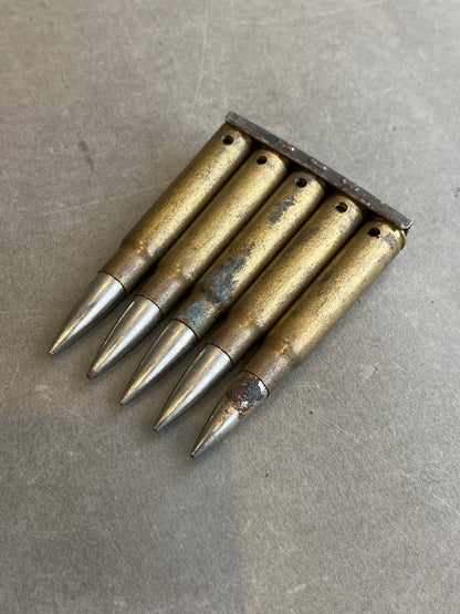 WW2 Tysk K98 patroner i laderamme. Deaktiveret. Original.