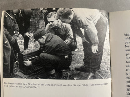 WW2 Tysk HJ Bog. Med Hilsen/Dedikation. Mange gode billeder. Original.