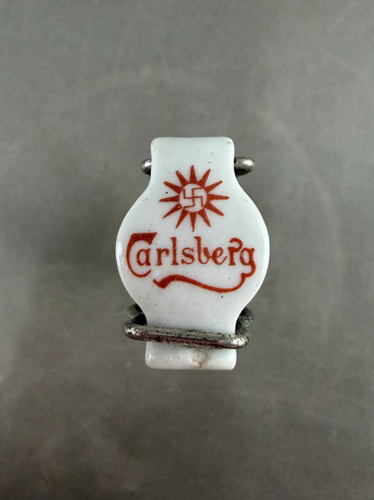 WW2 Dansk Carlsberg Flaske med Solhjul og etikette. Original.