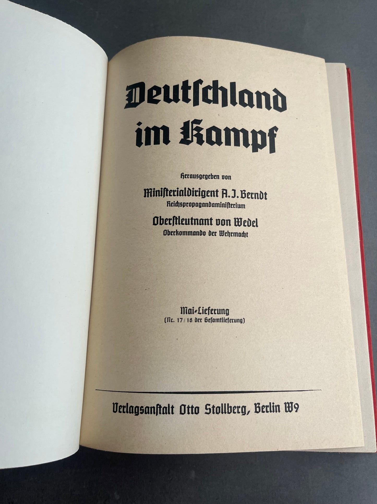 WW2 Tysk Bog "Deutschland im Kampf". Gode billeder. Original.