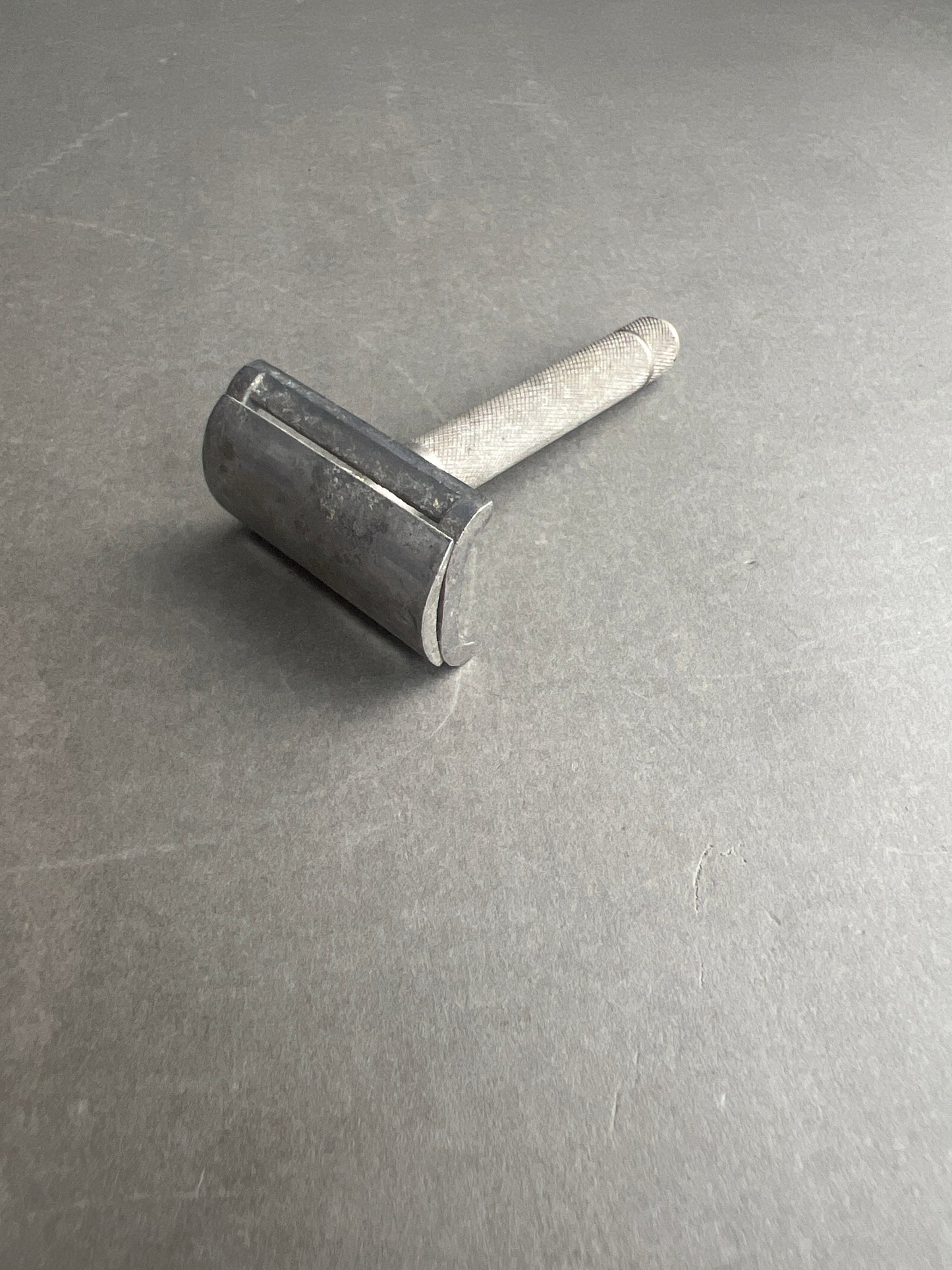 WW2 Tysk Heer Barberskraber i Zink. Original.