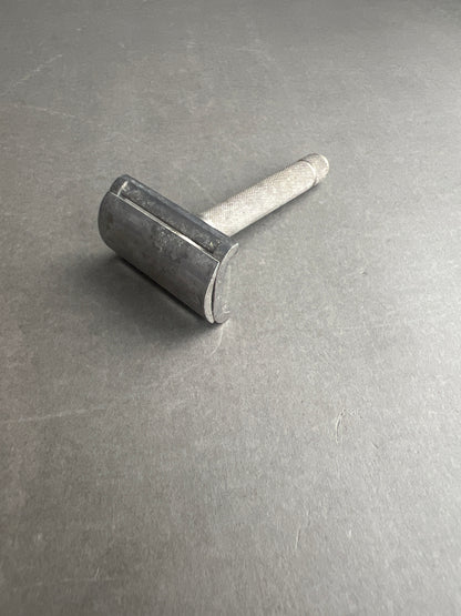 WW2 Tysk Heer Barberskraber i Zink. Original.