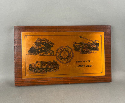 Østtysk DDR "Horst Viedt" Vægplade. Original.